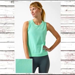 NWT Athleta wintergreen mint in motion tank